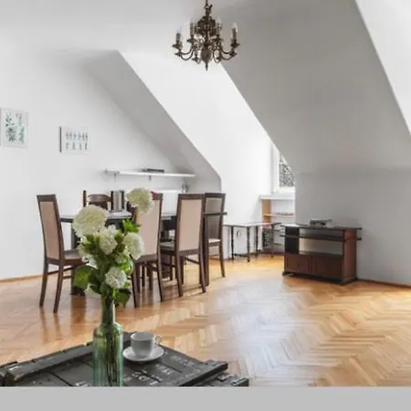 W Kamienicy Na Starym Miescie * Warschau