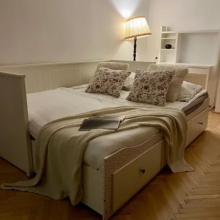 W Kamienicy Na Starym Miescie Warszawa